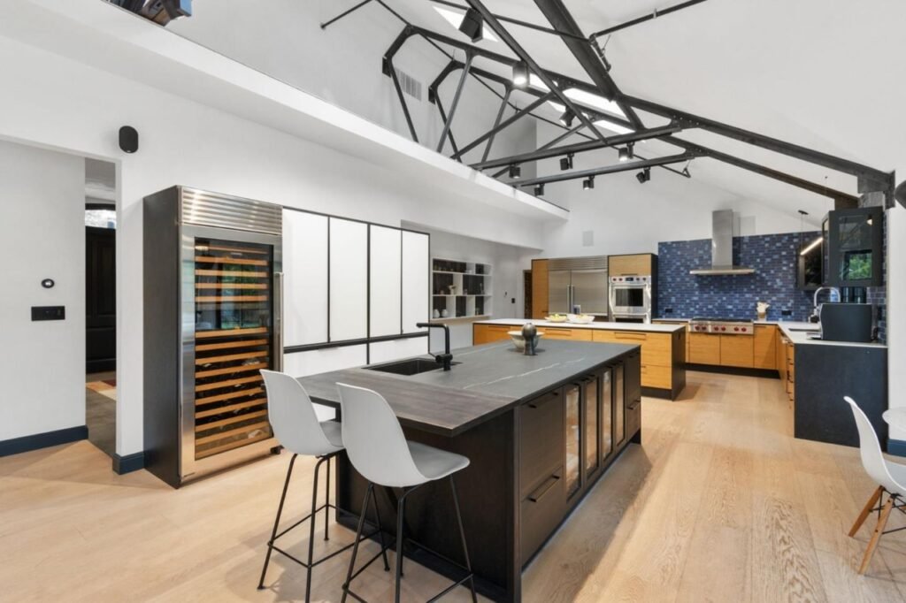 Modern kitchen remodel in Los Altos CA by 4Sigma